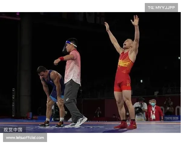 焦亚鹏在男子74公斤级举重比赛中摘铜 为安徽增光添彩