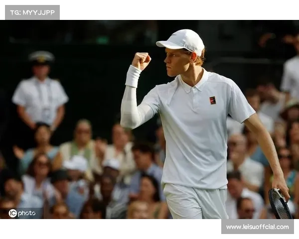 辛纳温网决赛击败阿尔卡拉斯，收获对后者年度第二胜。