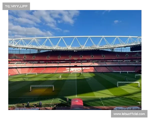 霍姆斯代尔看台新建更衣室，助球场设施现代化